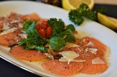Carpaccio de salmón
