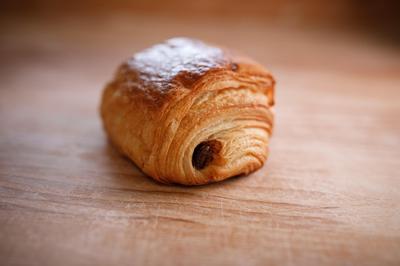 Croissant de chocolate y agraz