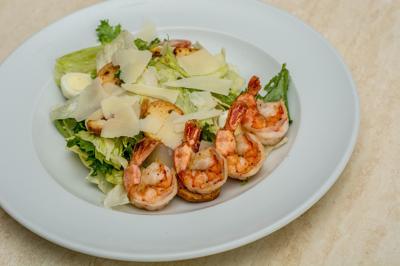 ENSALADA CÉSAR CON CAMARONES