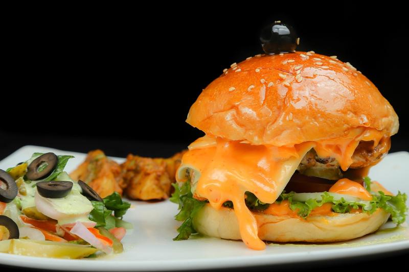 CHICKEN BURGER