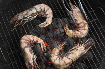 Gambas frescas al carbón en salsa de mazorca