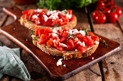 Tostadas Mozzarella Caprese